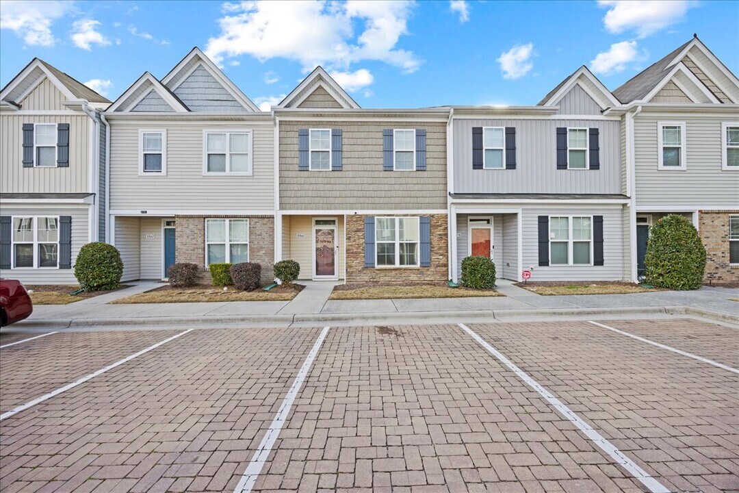 8860 Commons Townes Dr in Raleigh, NC - Building Photo