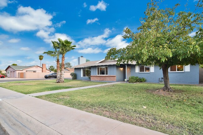 1887 E Palmcroft Dr in Tempe, AZ - Foto de edificio - Building Photo