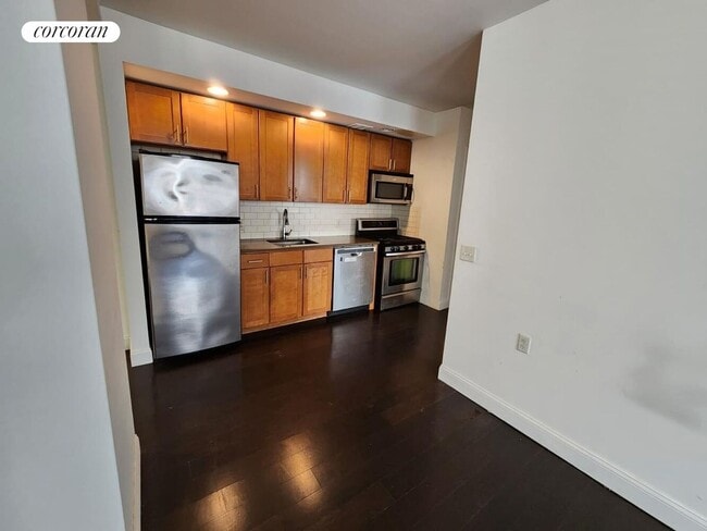 327 E 101st St in New York, NY - Building Photo - Building Photo