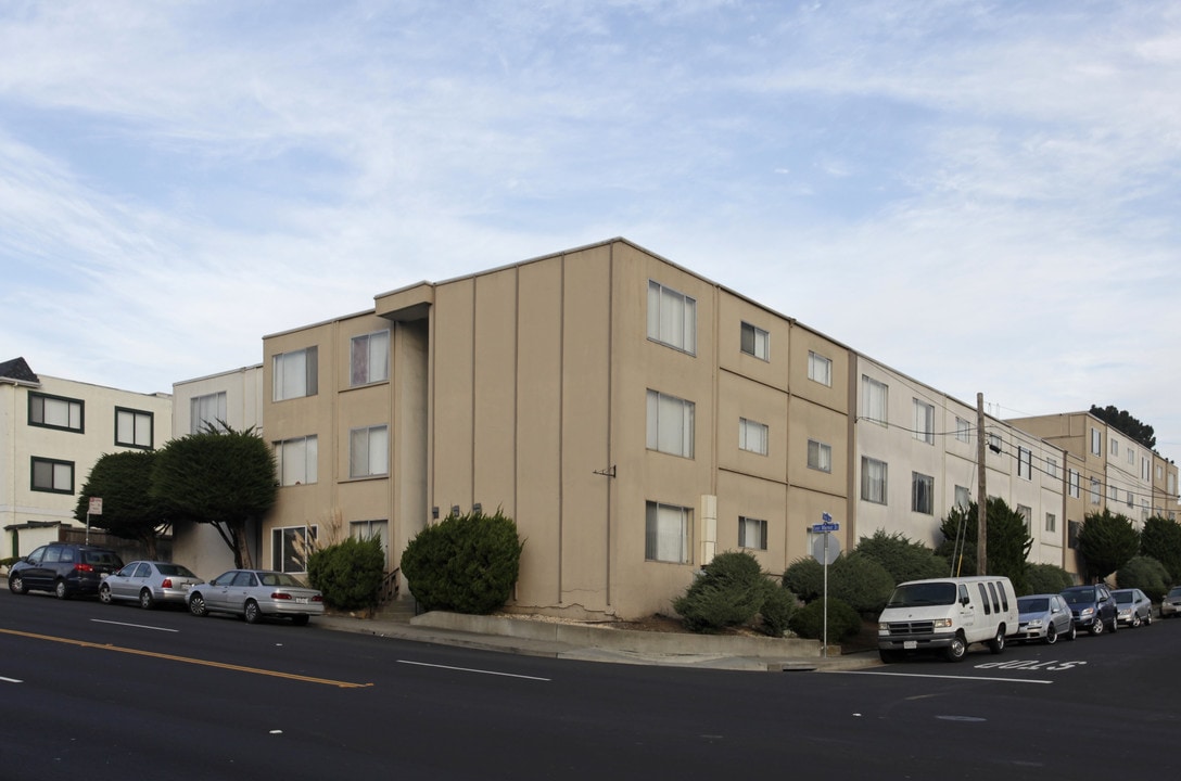245 E Market St in Daly City, CA - Foto de edificio