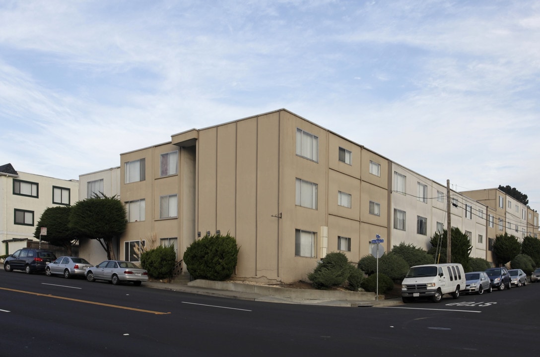 245 E Market St in Daly City, CA - Building Photo