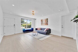 1089 NE 110th St in Miami, FL - Building Photo - Building Photo