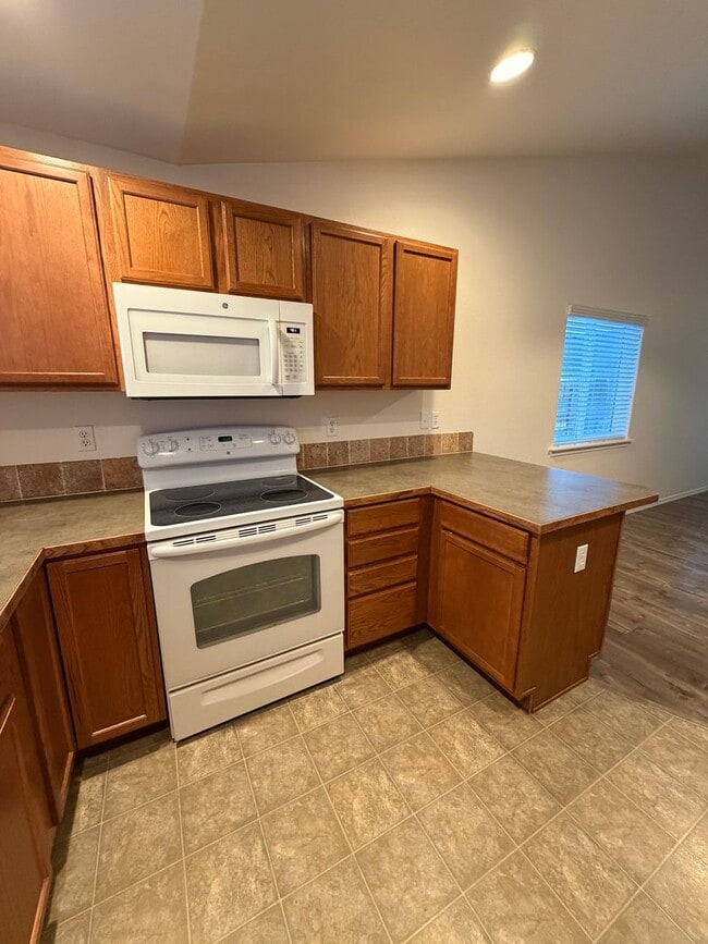 1403 E Xrd Dr in Moses Lake, WA - Building Photo - Building Photo