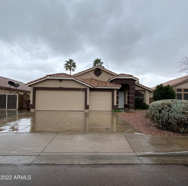 property at 8937 W Lone Cactus Dr