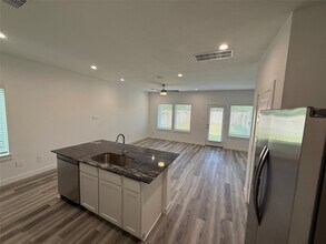 10325 Sylvan Wds Trl in Houston, TX - Building Photo - Building Photo