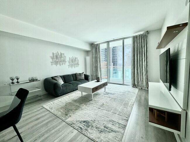 951 Brickell Ave, Unit 2409 in Miami, FL - Building Photo - Building Photo
