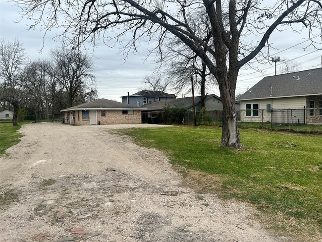 property at 8713 Peachtree St