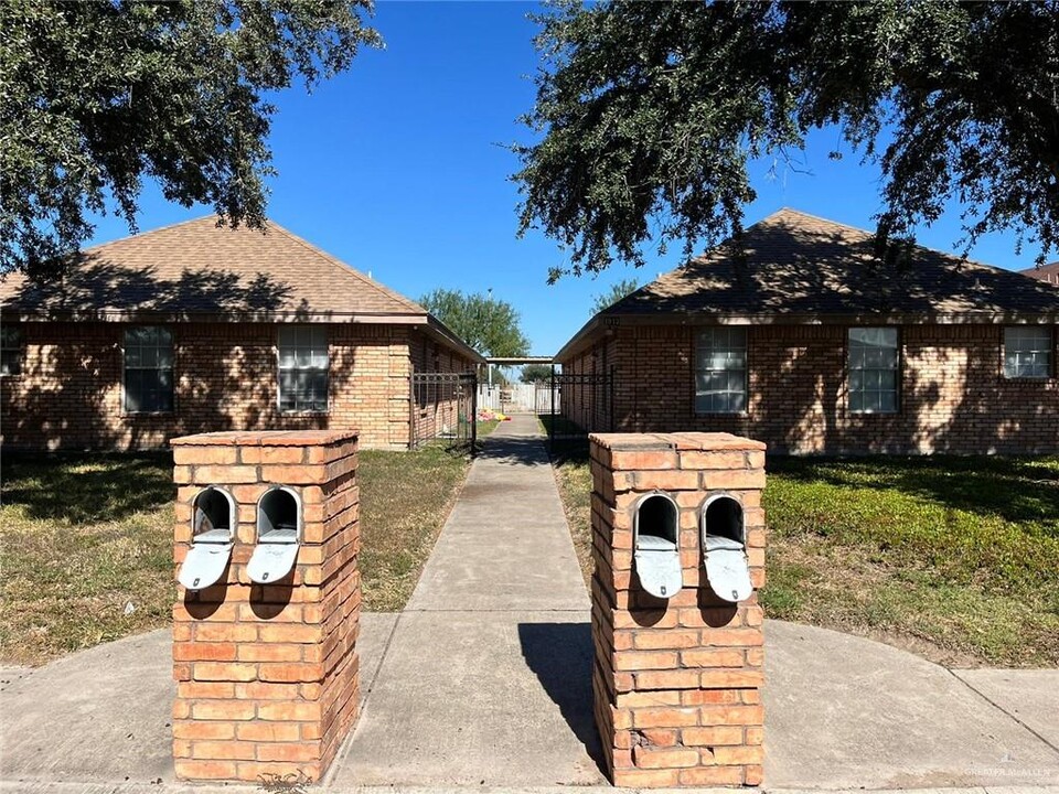 1913 Villa Linda Ave in Edinburg, TX - Building Photo