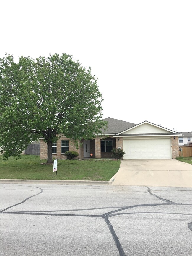 105 E Great Plains Trail