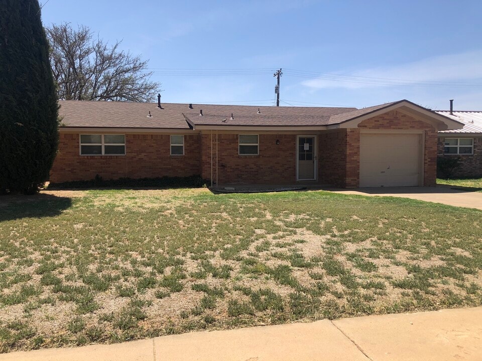 1308 5th St in Shallowater, TX - Building Photo