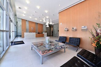 800 The Mark Ln in San Diego, CA - Building Photo - Building Photo