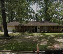 1727 Tanglewood Ct in Jackson, MS - Building Photo