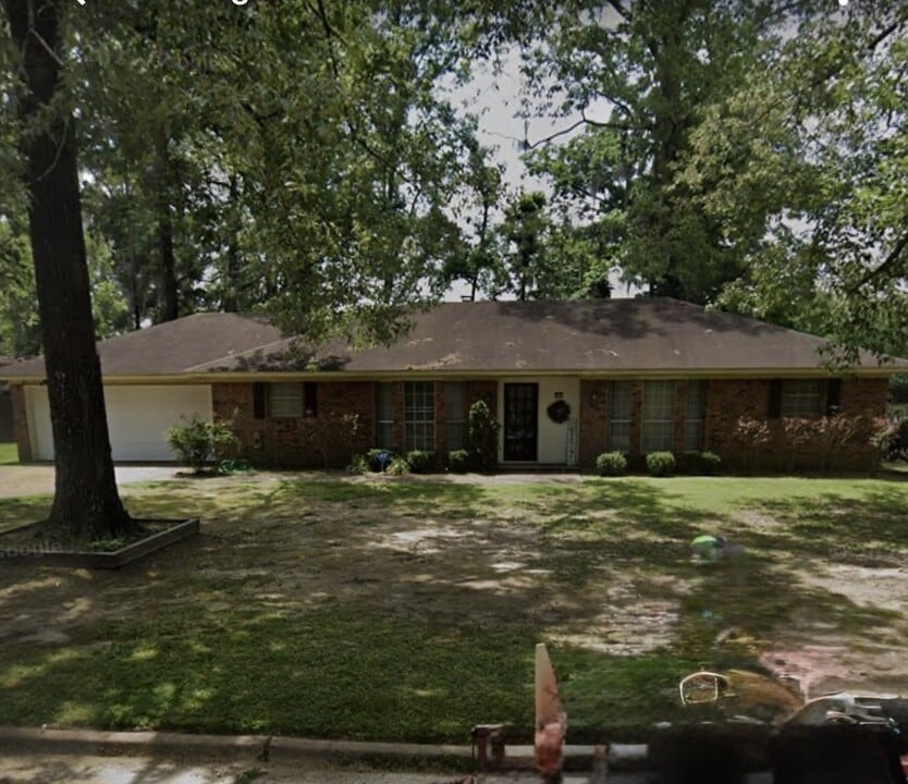 1727 Tanglewood Ct in Jackson, MS - Building Photo