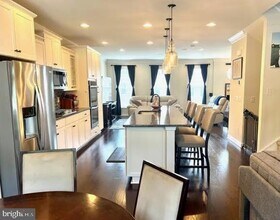22276 Pinecroft Terrace in Ashburn, VA - Building Photo - Building Photo