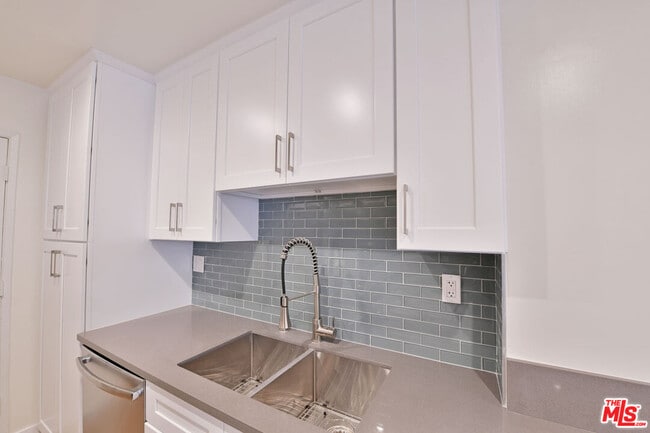 property at 136 S Palm Dr