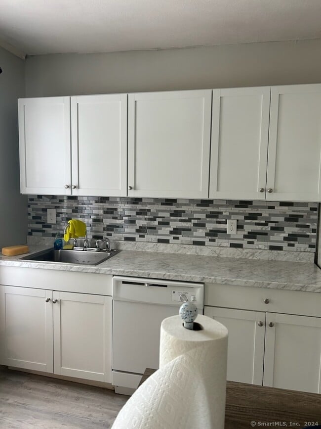 458 Hillside Ave in Hartford, CT - Building Photo - Building Photo