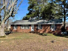 409 Suffield St in Athens, AL - Building Photo