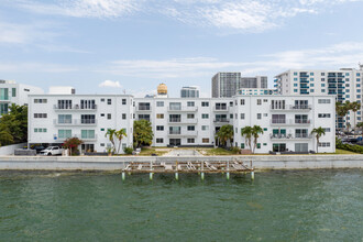 Treasure Bay Club in North Bay Village, FL - Building Photo - Building Photo