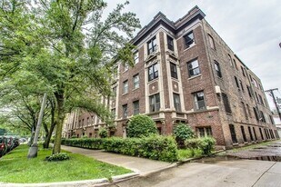 1145 E Hyde Park Blvd, Unit 2A in Chicago, IL - Building Photo