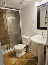 211 Zokol Dr in Aurora, ON - Building Photo - Building Photo