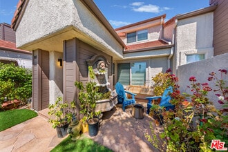 1017 Via Colinas in Westlake Village, CA - Building Photo - Building Photo
