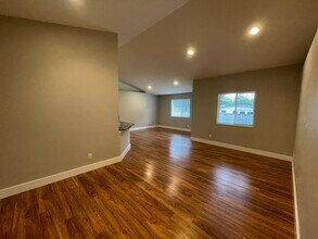 627 N 3rd St in Elma, WA - Building Photo - Building Photo