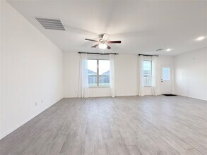 9662 Caney Trails Rd in Cut And Shoot, TX - Building Photo - Building Photo