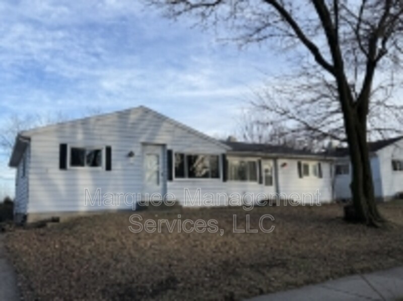 2717 Victoria Ln in Madison, WI - Building Photo