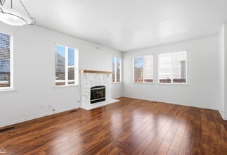 487 W Hamlin Ln in Round Lake, IL - Building Photo - Building Photo