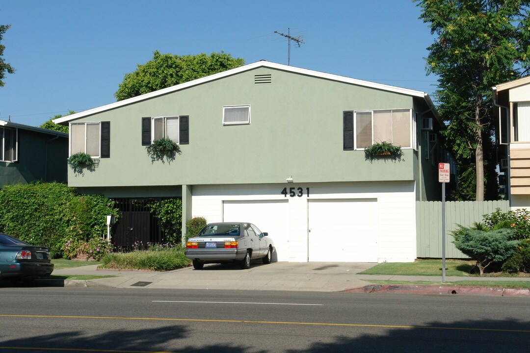 4531 Hazeltine Ave in Sherman Oaks, CA - Building Photo