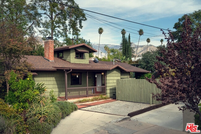 property at 1480 N Mentor Ave