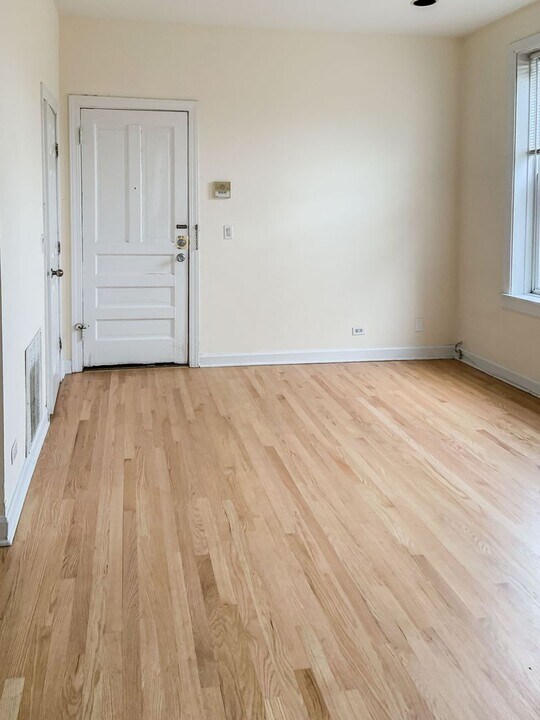 2318 N Southport Ave in Chicago, IL - Building Photo