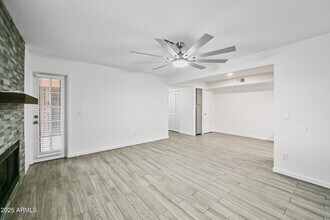 1075 E Chandler Blvd in Chandler, AZ - Building Photo - Building Photo