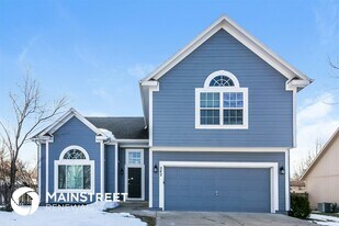 242 W Cheyenne St in Gardner, KS - Building Photo