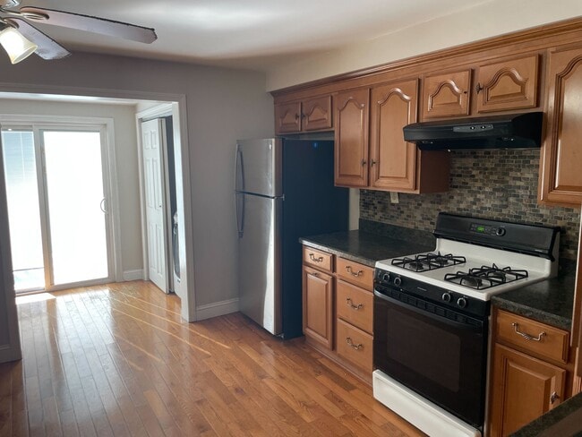 161 Bennington St, Unit 1 in Boston, MA - Building Photo - Building Photo