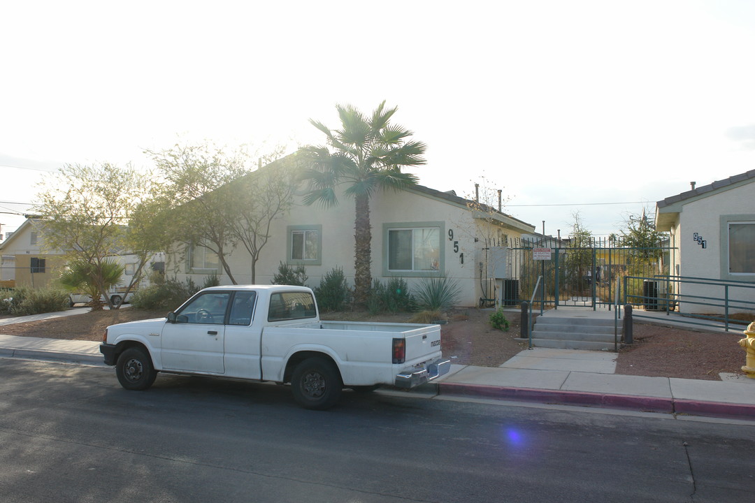 951 E St in Las Vegas, NV - Foto de edificio