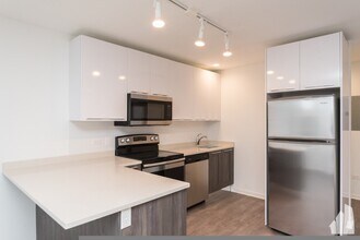 935 W Winona St, Unit 810 in Chicago, IL - Building Photo - Building Photo