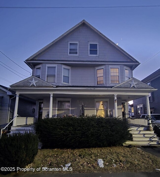 1109 Bryn Mawr St in Scranton, PA - Building Photo