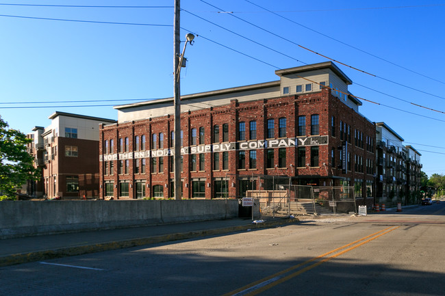 306 Riverfront in Kokomo, IN - Foto de edificio - Building Photo