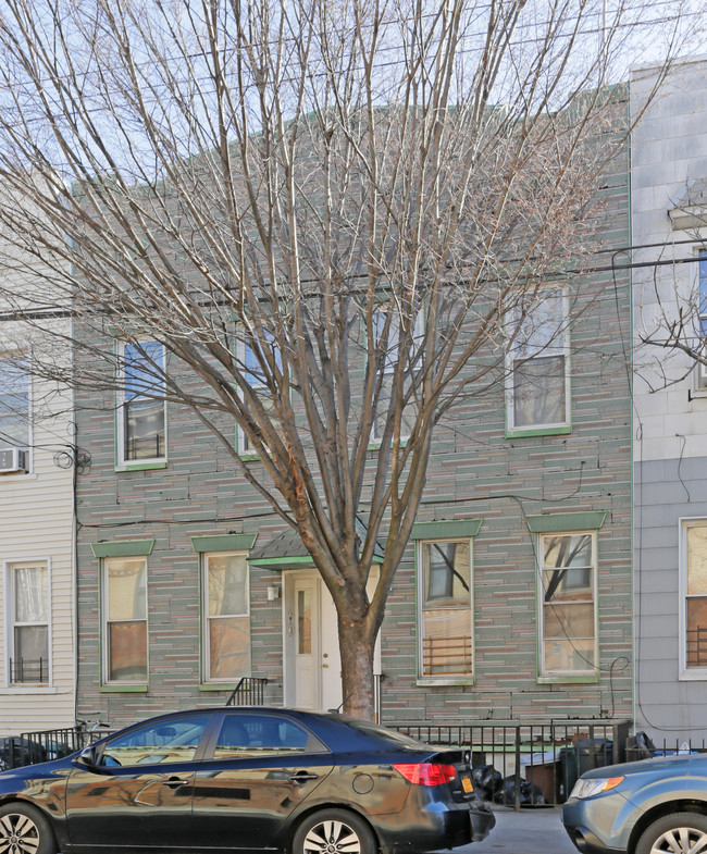 6605 Forest Ave in Ridgewood, NY - Building Photo - Building Photo