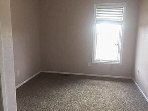 6844 Cape Lisburne Loop in Anchorage, AK - Building Photo - Building Photo