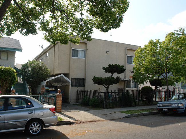 729 N Kingsley Dr in Los Angeles, CA - Building Photo - Building Photo