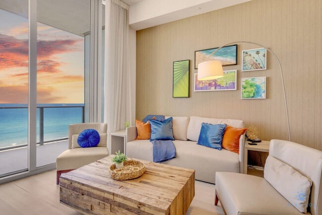 4111 S Ocean Dr in Hollywood, FL - Building Photo - Building Photo