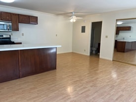 625 E Cypress Ave in Burbank, CA - Building Photo