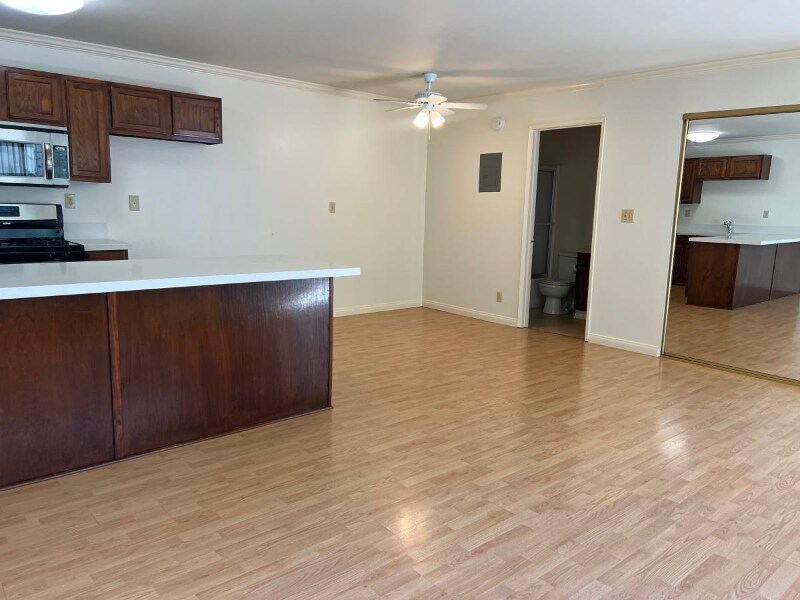 625 E Cypress Ave in Burbank, CA - Building Photo