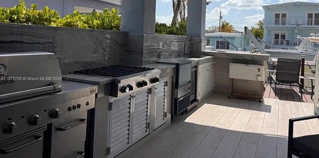 214 Normandy Dr in Tavernier, FL - Building Photo - Building Photo