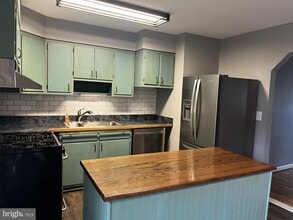 100 Caswell Ave in Glen Burnie, MD - Building Photo - Building Photo