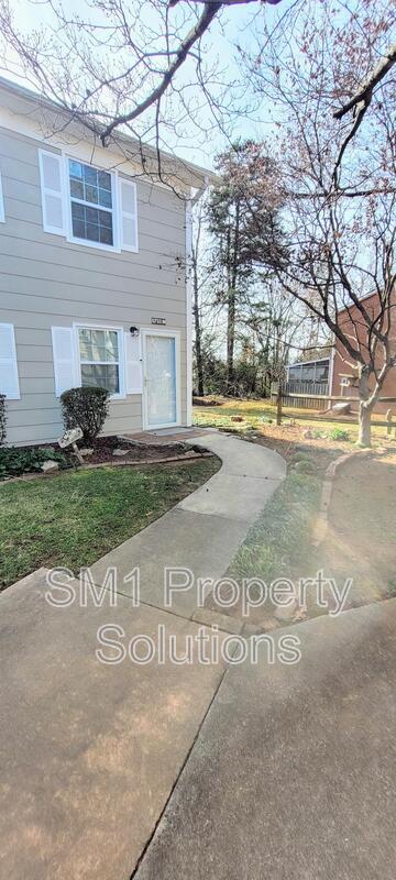 5733 Bramblegate Rd in Greensboro, NC - Foto de edificio - Building Photo