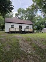 229 S 5th St in Vinita, OK - Building Photo