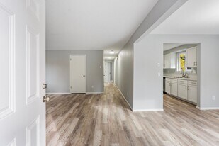 5321 W A St in West Linn, OR - Building Photo